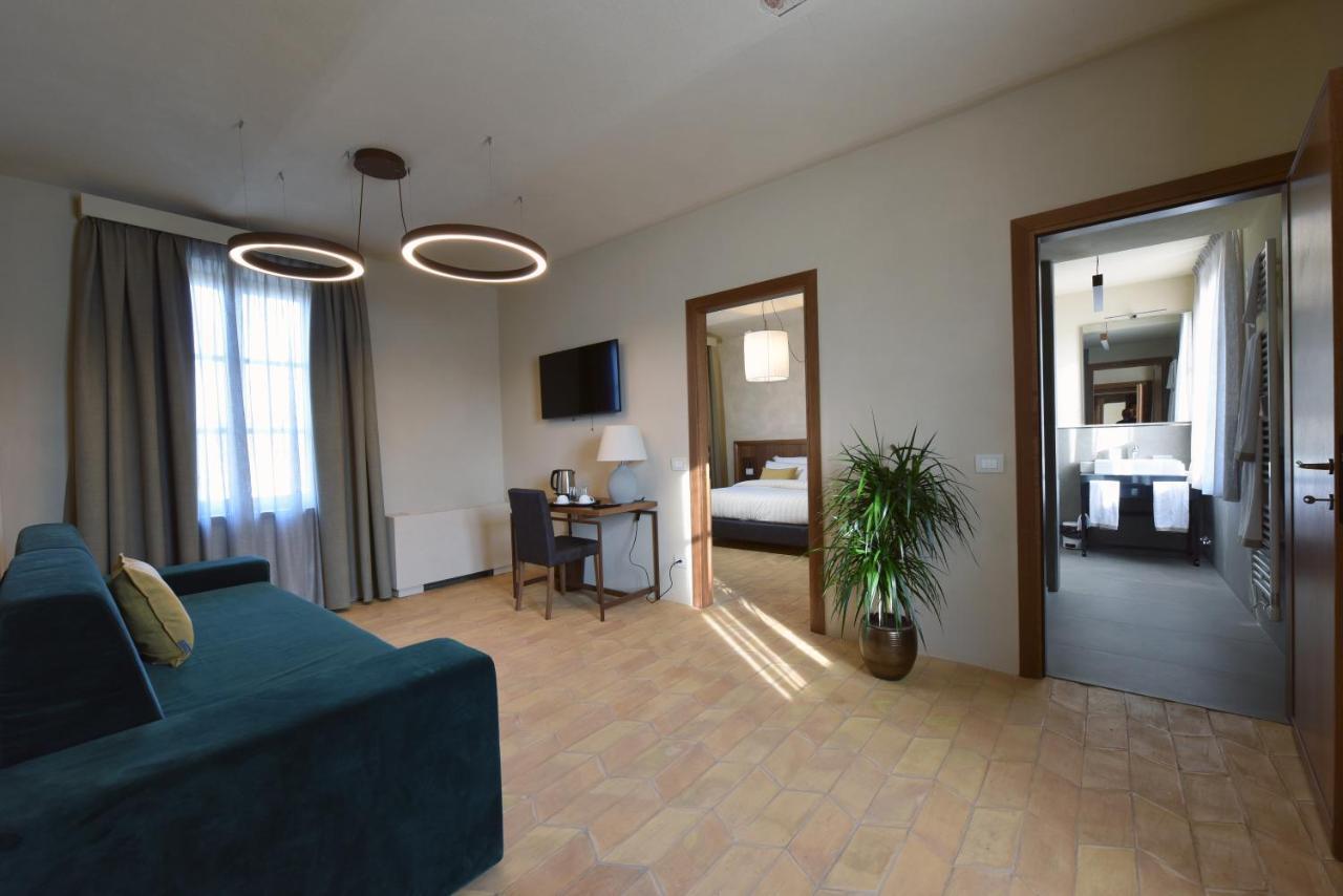 مبيت وإفطار Montegrosso dʼAsti Cascina La Badia المظهر الخارجي الصورة