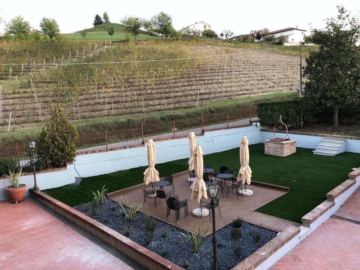 مبيت وإفطار Montegrosso dʼAsti Cascina La Badia المظهر الخارجي الصورة