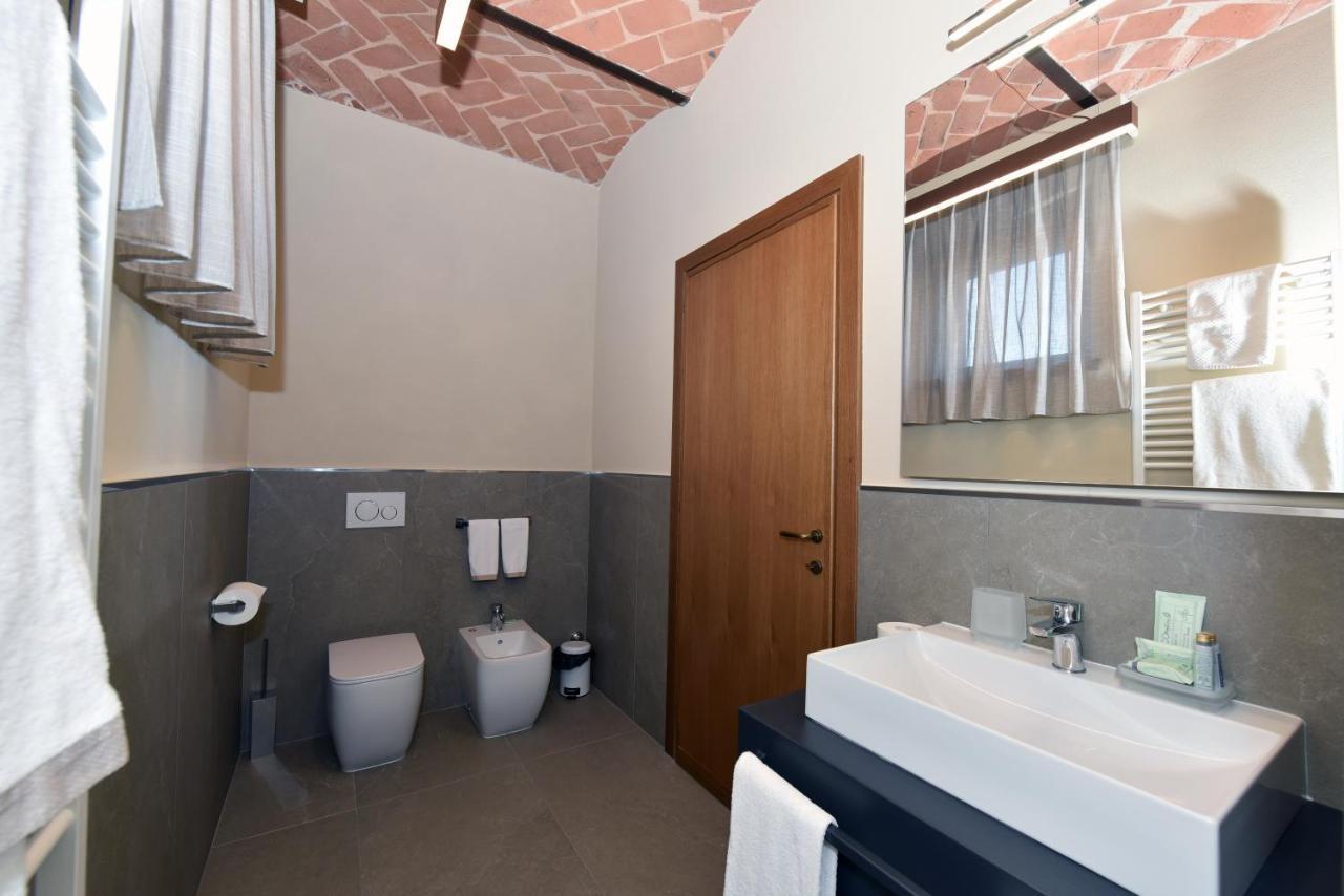 مبيت وإفطار Montegrosso dʼAsti Cascina La Badia المظهر الخارجي الصورة