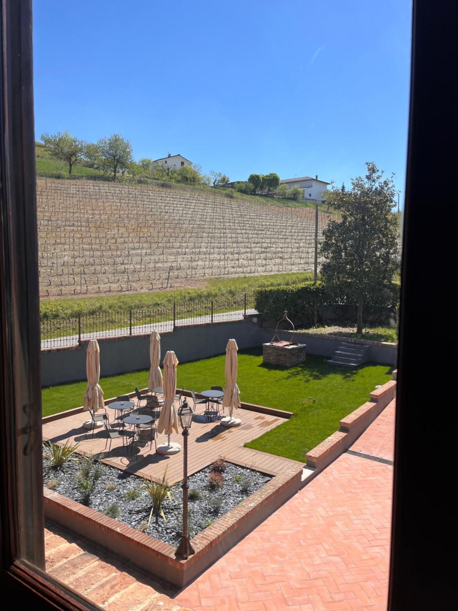 مبيت وإفطار Montegrosso dʼAsti Cascina La Badia المظهر الخارجي الصورة